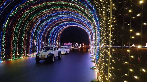 Christmas Lights Drive Thru .
